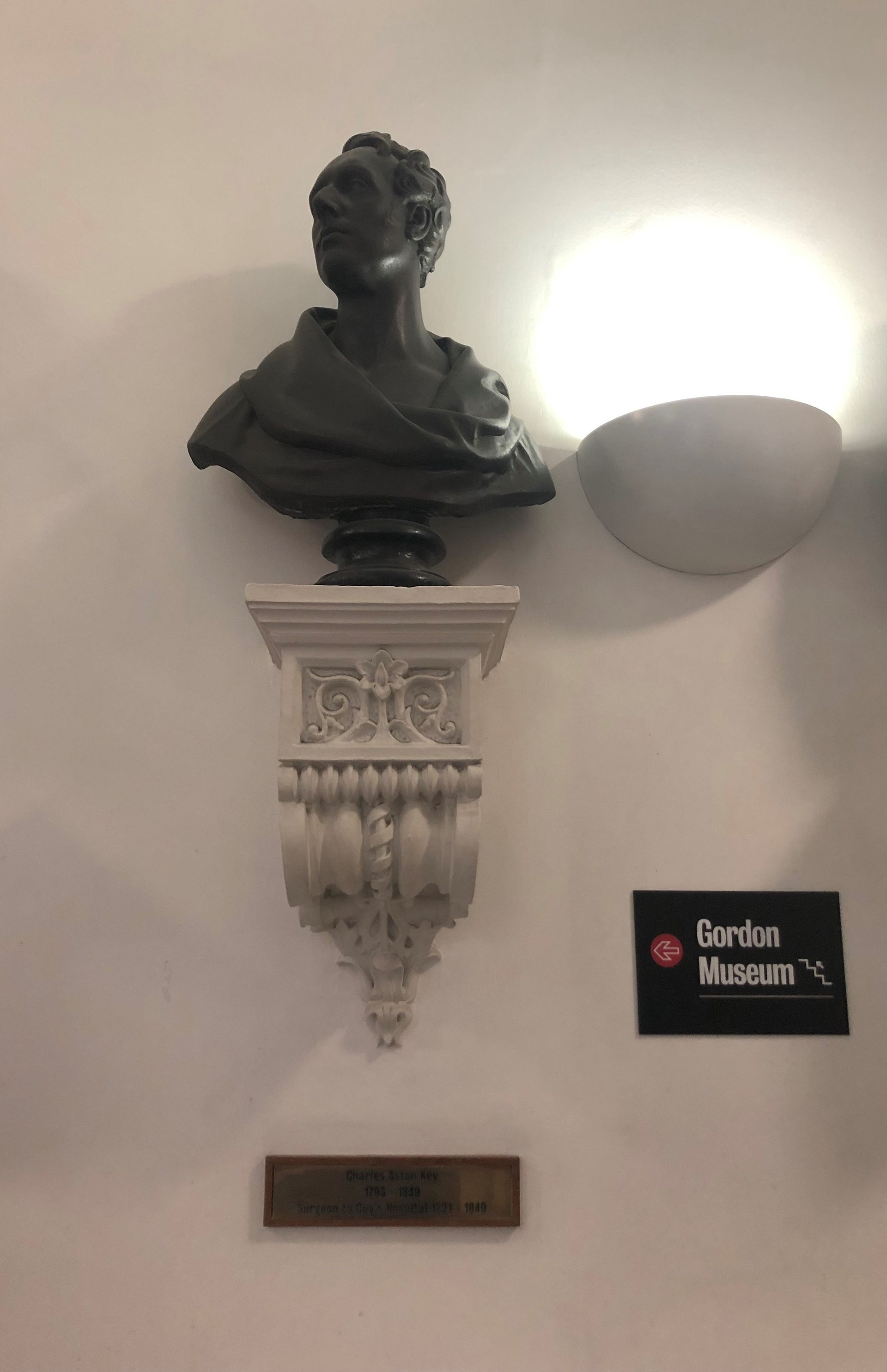 Charles Aston Key's bust, Guy's Hospital, London - 01.JPG